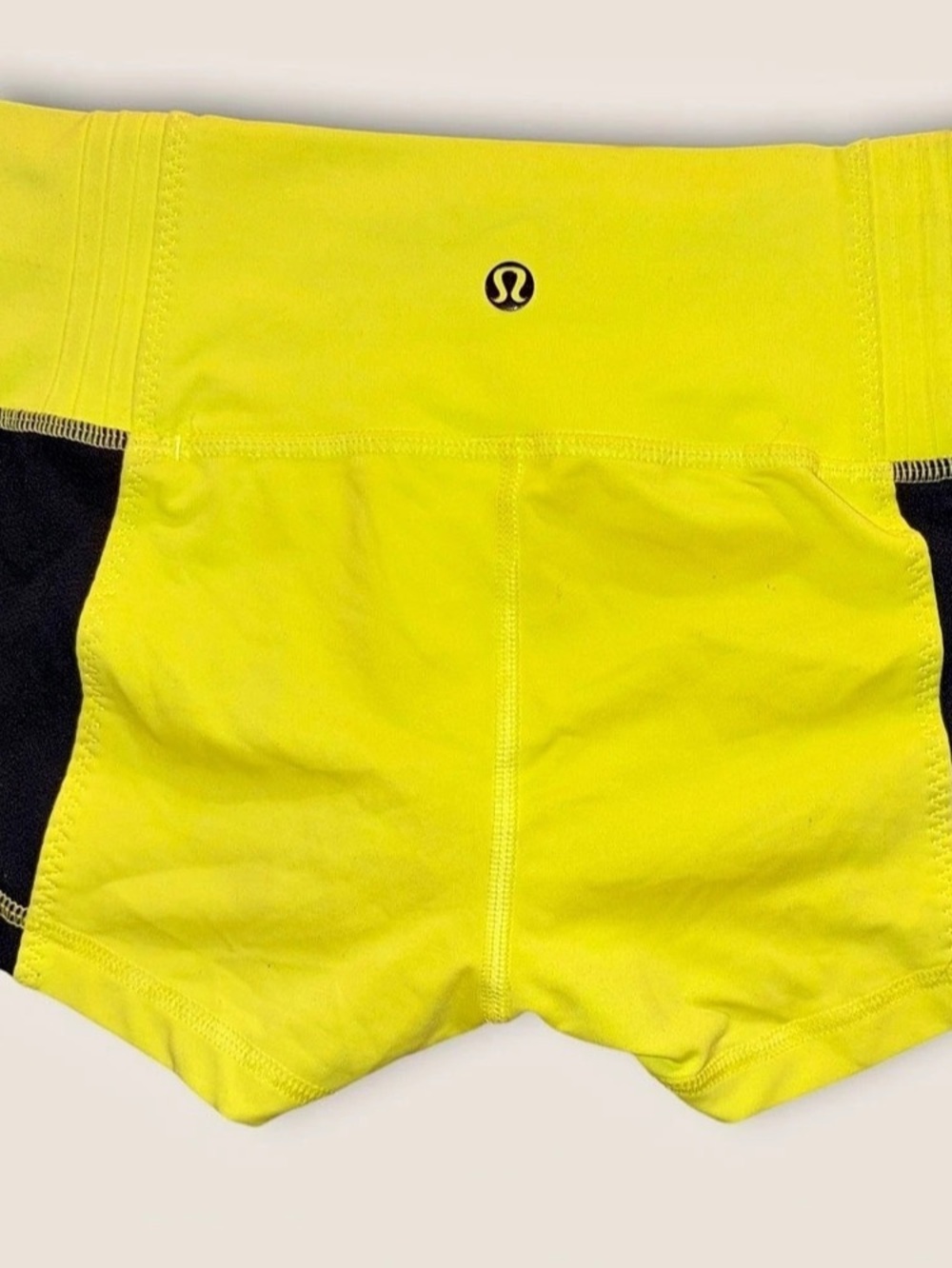 lululemon Boogie Short 2.5" Highlighter Yellow & Black Size 4